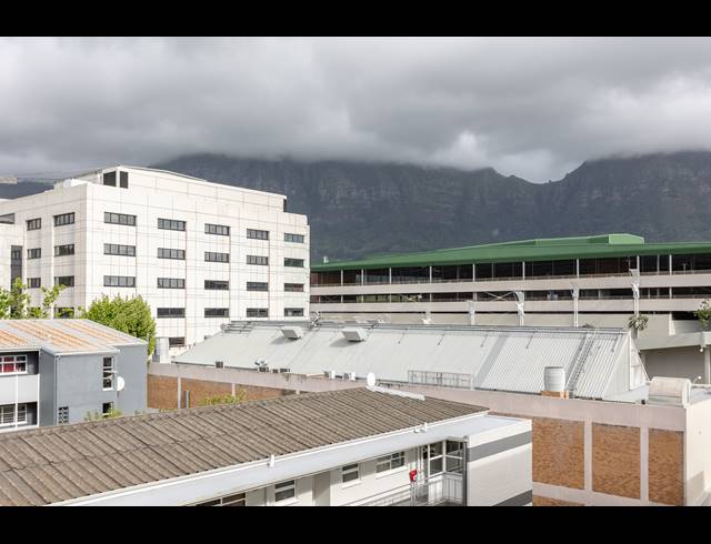 1 BEDROOM APARTMENT TO LET IN CLAREMONT